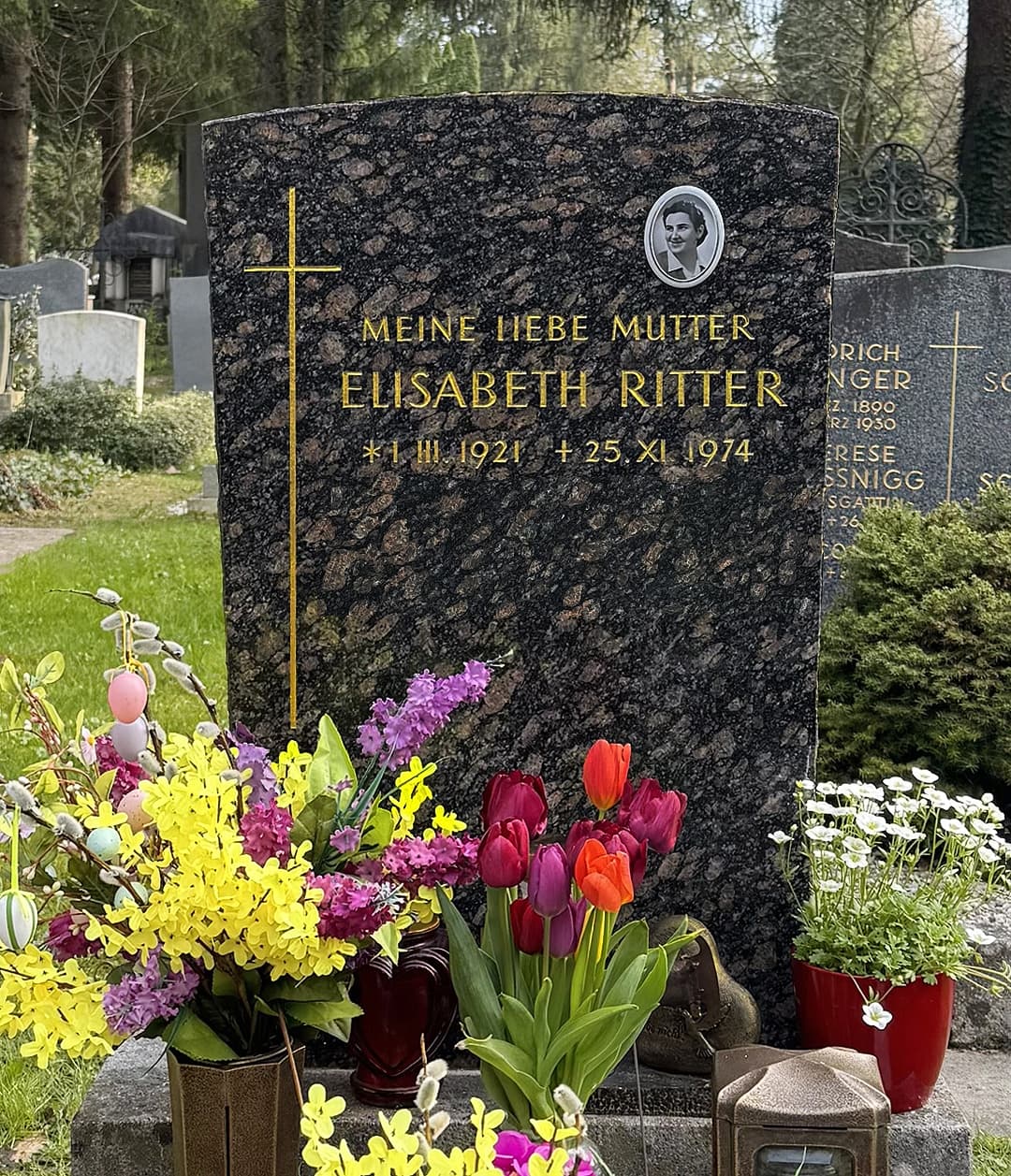 Grabstein vor der neuen Gravur